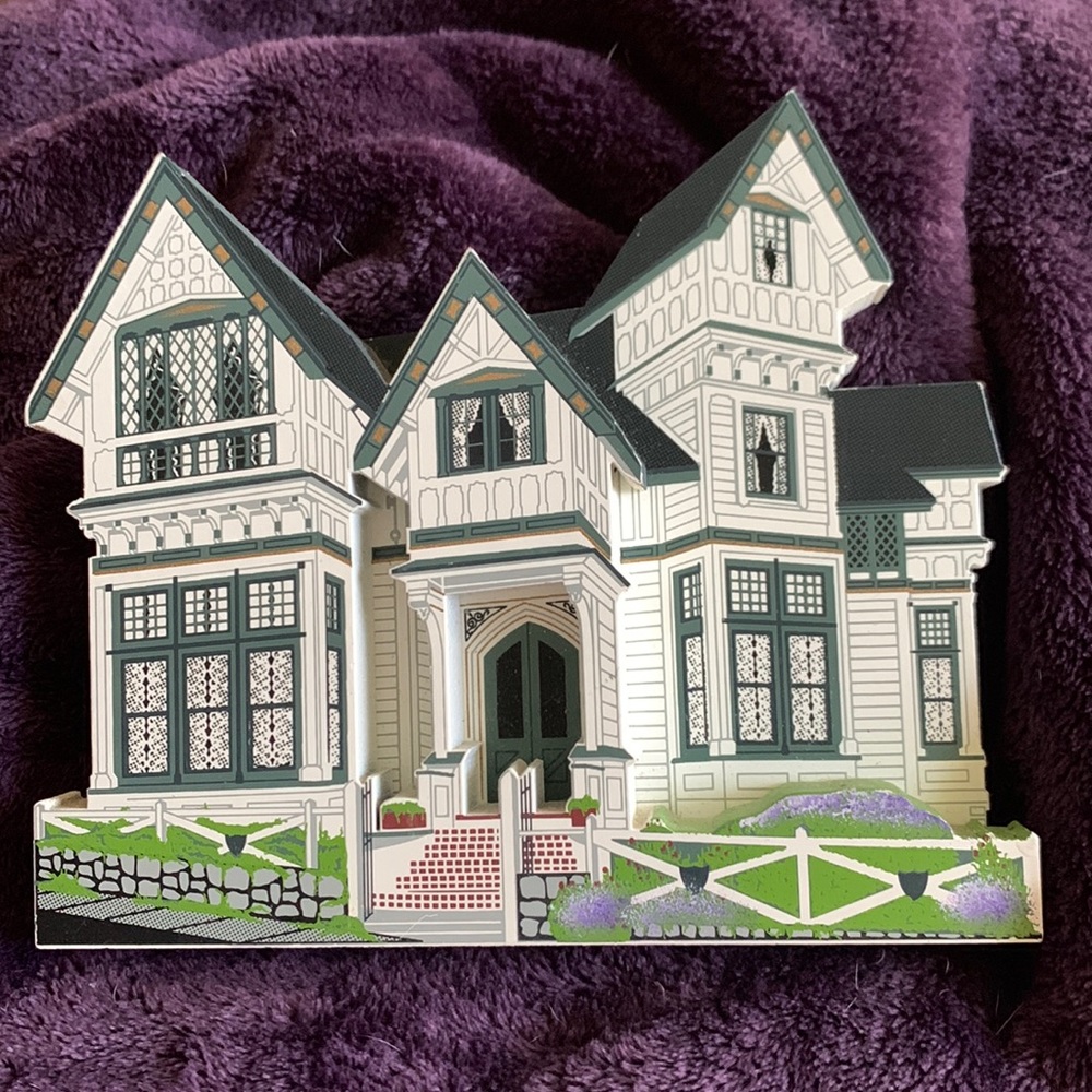 SHEILA'S Collectibles "GREEN GABLE INN" Bed & Breakfast Pacific Grove